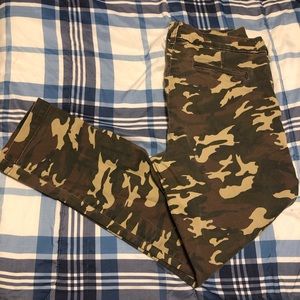 Kut from the Lloyd camo ankle pants size 12